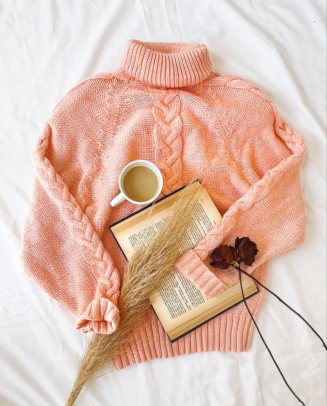 Sweater Photoshoot, Flat Lay Photography Clothing, Lush Shop, Fashion Flatlay, Flatlay Clothes, Selling Clothes Online, Fashion Displays, Flatlay Styling, Flat Lay Photography