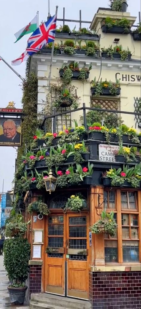 London England Aesthetic, English Cafe, England Aesthetic, Cafe Aesthetic, Aesthetic Floral, Jackdaw, Living In Europe, Coffee Corner, Dream Book