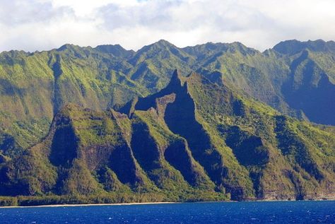 Isla Nublar, where Jarassic Park was filmed Jurassic Park Jeep, Dinosaur Island, Jurassic Park Film, Isla Nublar, George Of The Jungle, Jurassic Park 1993, Film Locations, Fountain Of Youth, Helicopter Tour