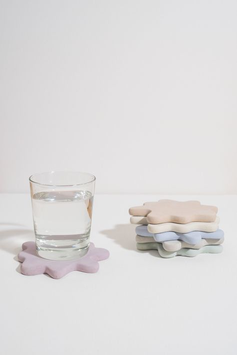 Concrete Coasters, Pastel Winter, Pottery Coasters, Danish Pastel Decor, Concrete Tray, Perfume Display, Cerámica Ideas, Clay Diy Projects, Decorative Concrete