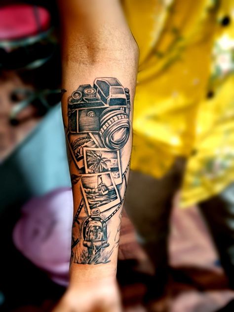 Camera Sleeve Tattoo, Polaroid Pic Tattoo, Videographer Tattoo Ideas, Camera Aesthetic Tattoo, Poloroid Tattoo Pictures, Traditional Tattoo Camera, Poloroid Tattoo Idea, Camera Tattoo Design Photographers, Tattoos For Photographers