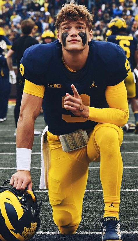 Jj Mccarthy, Michigan Go Blue, Football Poses, College Football Players, University Of Michigan Wolverines, Cute Football Players, Michigan Wolverines Football, Michigan Sports, Wolverines Football