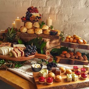 Graze Table Ideas, Tea Serving Ideas, Grazing Platter Ideas, Horse Mobile, Graze Table, Baby Shower Afternoon Tea, Tea Display, Best Afternoon Tea, Seasonal Fruits