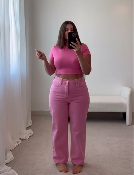 Pink skims top, baggy pink bottoms, long hair, cute, bright, fun, pink outfit, minimal Pink Outfit Midsize, Pink Going Out Outfits Plus Size, Pink Clothes Plus Size, Pink Outfit Ideas Plus Size, Pink Girly Outfits Plus Size, Bright Colored Outfits Plus Size, Plus Size Pink Outfits For Women, Pink Curvy Outfit, Pink Outfits Midsize