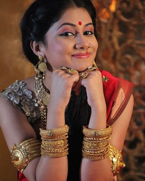 Sayali Patil, Sayli Patil, Marathi Actress, Married Women, Face Images, Married Woman, Bridal Jewellery, Bollywood Celebrities, Cutie Pie