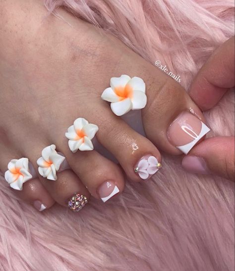 Acrylic Toes French Tip With Diamonds, 3d Flower On Toenails, Toe Nails White Design, Baddie Pedicure Ideas, White Toes Ideas, White French Tip Toes With Design, Acrylic Toes With Flowers, Toes Inspo Nails, Spring Nails And Toes Matching