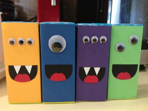 Monster juice boxes Halloween Juice Box Ideas, Candy Monster Box Ideas, Mummy Wrapped Juice Boxes, Monster Juice Boxes, Juice Box Crafts, Frankenstein Juice Boxes, Halloween Juice Box, Halloween Candy Bar, Diy Halloween Treats