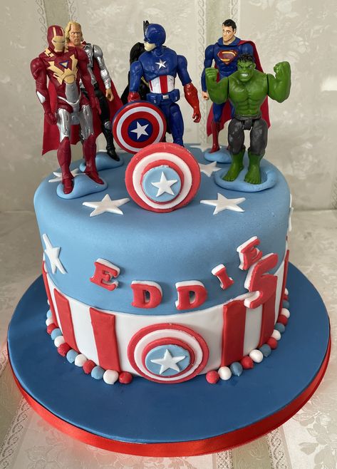 Iron Man Cake Design, Avengers Cake Design, Addison Photos, Marvel Birthday Cake, Iron Man Cake, Marvel Avengers Cake, Ironman Cake, Avengers Cake, Marvel Birthday