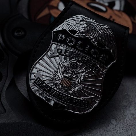 Police Badge Aesthetic, Detective Badge Aesthetic, Profiler Aesthetic Fbi, Detective Man Aesthetic, Fbi Asthetic Picture, Police Officer Aesthetic Uk, Crooked Cop Aesthetic, Chief Of Police Aesthetic, Undercover Detective Aesthetic