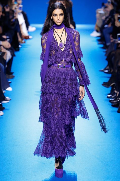 Purple Runway, Elie Saab Fall, Fall Fashion 2016, Purple Outfits, Purple Fashion, Fall 2016, Vogue Paris, Elie Saab, Look Chic