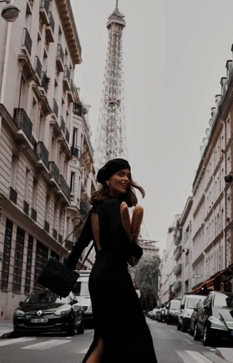 Dresses And Boots, Autumn Lightroom Presets, Paris Shooting, Paris Photo Ideas, Autumn Pictures, Paris Travel Photography, Paris Couple, Paris Model, Autumn Tones