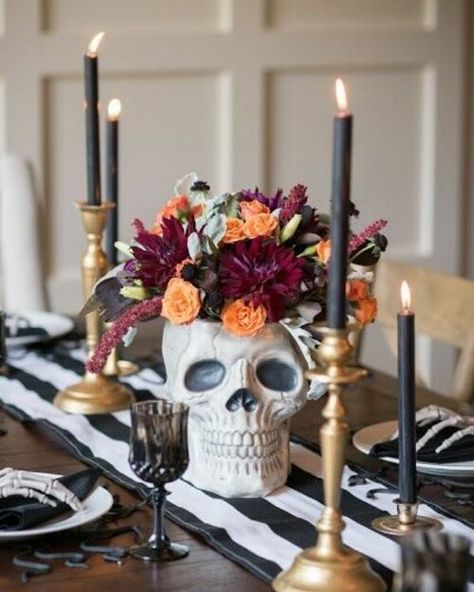 Coco Altar, Halloween Brunch, Porta Halloween, Witches Party, Halloween Bridal Showers, Witches Night, Ghouls Night, Soirée Halloween, Table Halloween