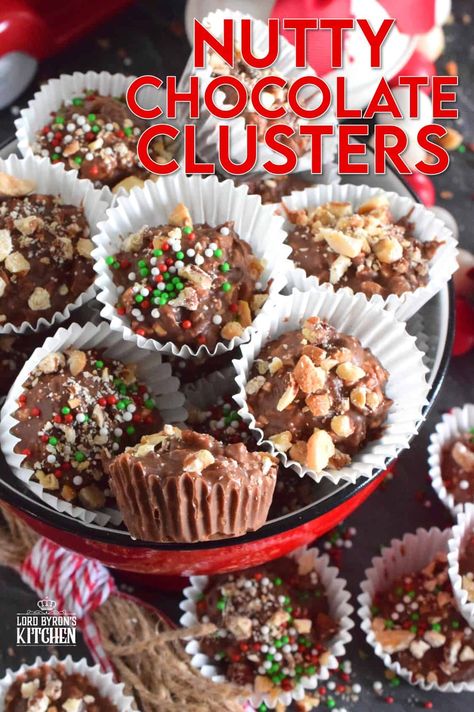 Nut Cluster Recipe, Pecan Recipes Easy, Chocolate Nuts Clusters, Nut Clusters, Chocolate Covered Nuts, Chocolate Clusters, Bake Christmas, Praline Recipe, Chocolate Covered Marshmallows