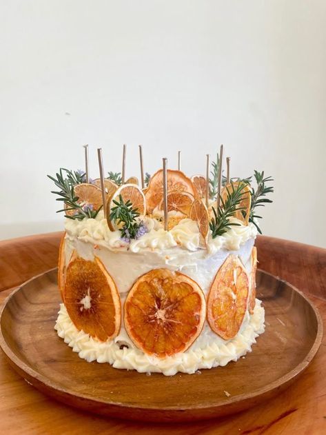 Cake Decorating Cottage Core, Two Tiers Birthday Cake, Dried Oranges On Cake, Cottage Core Desserts, Fall Birthday Cake Aesthetic, Summer Cake Aesthetic, Cottage Core Birthday Party Ideas, Cottage Core Baking Recipes, Cottagecore Cake Aesthetic