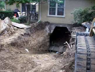 digging out basements - Google Search Adding A Basement To A House, Dig Out Basement Entrance, Digging Out A Basement, Crawlspace Ideas, Digging Out Crawl Space Basement, How To Build An Underground Bunker, Garden Basement, Basement Excavation, Bulkhead Ideas