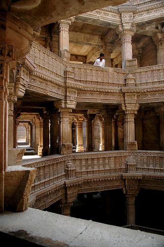 Words and photographs really can't adequately describe the splendour of some of Gujurat's incredible step wells. They were built as civic projects by kings and lords keen to compete over who could create the most impressive wells, and boy did they take it seriously! This one at Adalaj Wav, about 18km to the north of Ahmedabad, is typical in that there is hardly any of it visible above ground. once you step into the entrance and look down the north-south flight of steps, though, it rea... Gujarat Architecture, Adalaj Stepwell, Oc Story, Indian Temple Architecture, Ancient Queen, India Architecture, Ancient Indian Architecture, Amazing India, Future Room