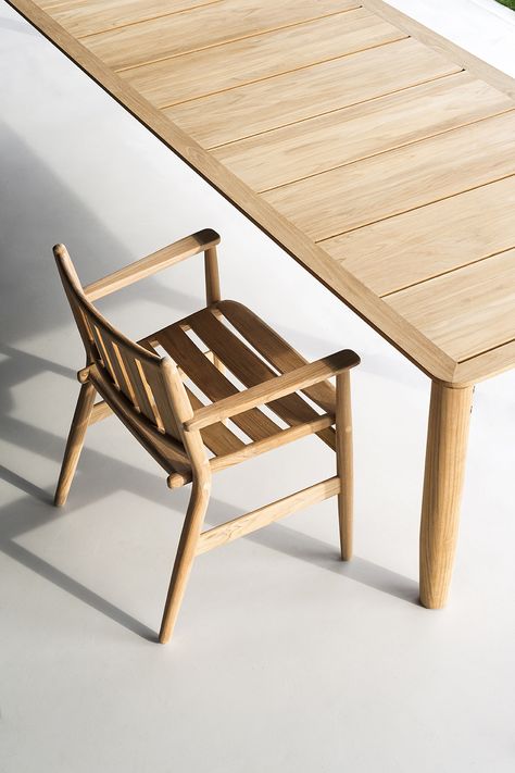 Folding Lounge Chair, Outdoor Wood Furniture, Piero Lissoni, Famous Designer, Modern Outdoor Furniture, Coffee Table To Dining Table, Teak Outdoor, Outdoor Wood, Italian Furniture