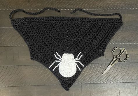 Spider bandana 🕸🕷️🤍  Currently available in sizes xs-l  #halloween #crochetbandana #spiderweb #spider #alt #gothic #daisydaggerco Spider Web Crochet, Crochet Bandana Pattern, Crochet Bandanas, Web Crochet, Bandana Pattern, Crochet Bandana, Crochet Business, Spider Web, Bandanas