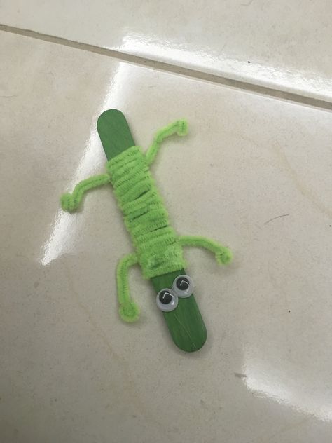 Pipe cleaner alligator....made with popsicle stick Crafts With Popsicle Sticks, Popsicle Stick Crafts, Pipe Cleaners, Popsicle Stick, Craft Day, Preschool Ideas, Popsicle Sticks, Kid Crafts, Pipe Cleaner