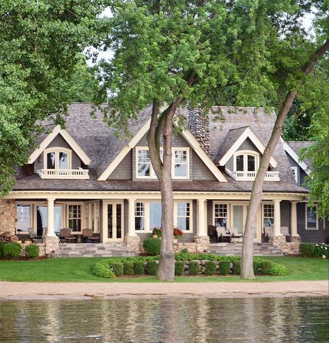 Lake Houses Exterior, Farmhouse Exterior Design, Exterior Design Ideas, Casas Coloniales, Ocean House, Modern Farmhouse Exterior, Farmhouse Exterior, Dream House Exterior, House Goals