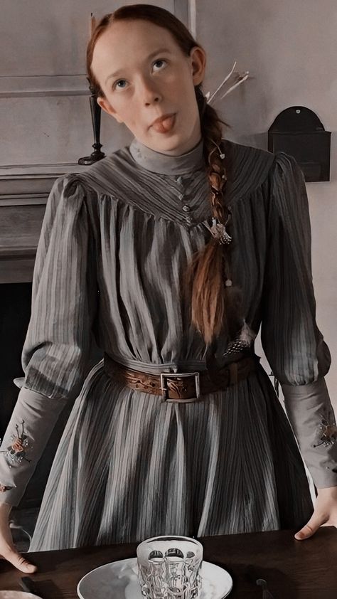 Anne With An E Cosplay, Anne Of Green Gables Set Design, Anne With An E Costumes, Anne With An E Dress, Sophie Cosplay, Victorian Ball Gowns, Anne Of Avonlea, Gilbert And Anne, Anne Shirley