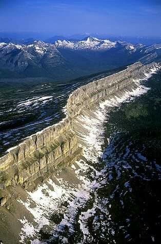 The Chinese Wall. Bob Marshall Wilderness Montana. 1000 ft tall. 20 miles long. ( I have no copyright to this amazing photo) Montana Images, Montana Scenery, Dillon Montana, Montana Life, Montana Living, Montana Winter, Montana Vacation, Montana Mountains, Montana Homes