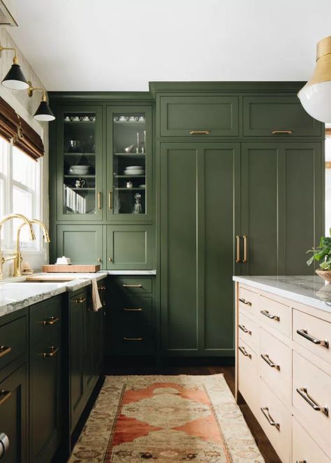 Cream kitchen ideas: 10 designs in this classic neutral | Homes & Gardens Small Kitchen Plans, Small Kitchen Renovations, Modern Kitchen Renovation, Kitchen Cabinet Trends, Kitchen Planning, Sage Green Kitchen, Green Kitchen Cabinets, Interior Minimalista, Classic Kitchen