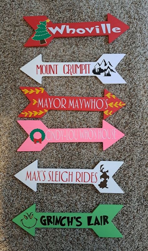 Grinch Arrow Sign, Whoville Signs Diy, Diy Grinch Ideas, Whoville Sign Diy, Grinch Work Decorations, Grinch Christmas Crafts Diy, Grinch Whoville Decorations, Grinch Signs Wooden, Grinches Lair