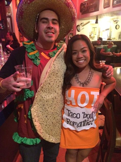 Hot Sauce Costume, Taco Bell Hot Sauce, Couple Costume, Cute Couple Halloween Costumes, Diy Costume, Costume Diy, Taco Bell, Couple Halloween, Couple Halloween Costumes