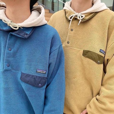 Fire Streetwear, Street Tshirt, Stylish Inspiration, Highsnobiety Fashion, Patagonia Outfit, Aesthetic Outfits Men, Streetwear Mode, Jeans Shirt, Sneakers Men Fashion