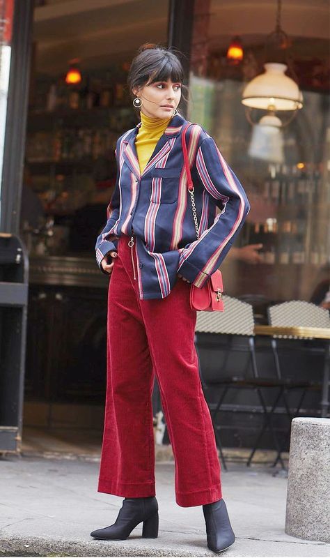 Find out what to wear with corduroy pants to bring the '70s pant style into 2017. 70s Pants, Celana Fashion, Mode Retro, Retro Pants, Look Retro, Red Pants, Mein Style, Pant Style, Retro Stil