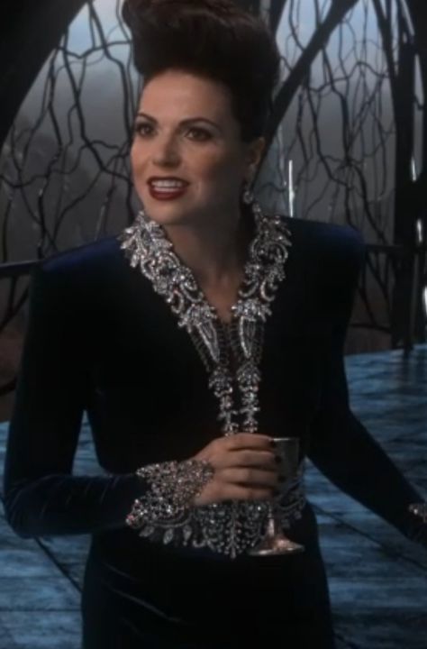 Regina Ouat, Queen Outfits, The Evil Queen, Queen Dresses, Swan Queen, Regina Mills, Queen Dress, Movie Fashion, Evil Queen