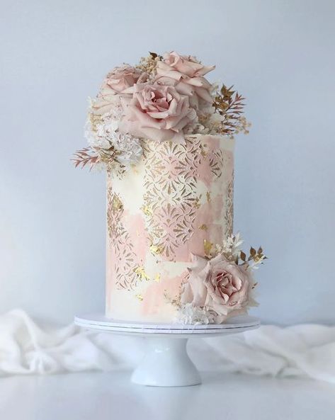 Two Tier Cake Designs, Tier Cake Designs, Flower Cake Design, Buttercream Cake Designs, Single Tier Cake, Tiered Cake Design, Pastel Cakes, Two Tier Cake, Birthday Cake With Flowers