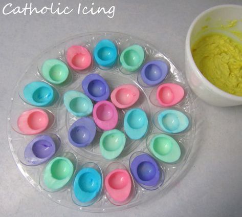 colored deviled egg how to Deviled Eggs For Easter, Colored Deviled Eggs, Easter Decorating Ideas, Thanksgiving Deviled Eggs, Easter Sides, Easter Deviled Eggs, Easter Dinner Menus, Devilled Eggs Recipe Best, Deviled Eggs Recipe Classic