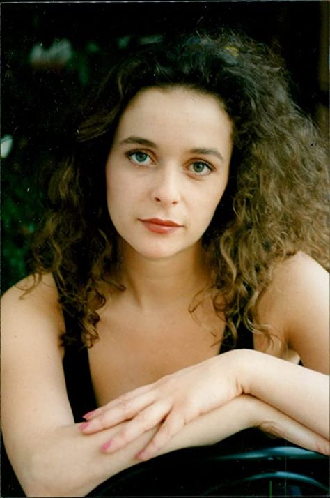 Fotomax Vintage photo of Julia Sawalha: co-star: Amazon.co.uk: Kitchen & Home Julia Sawalha, Madeleine Stowe, Amazon Image, Rare Images, Uk Kitchen, English Actresses, Absolutely Fabulous, Vintage Photo, Pride And Prejudice