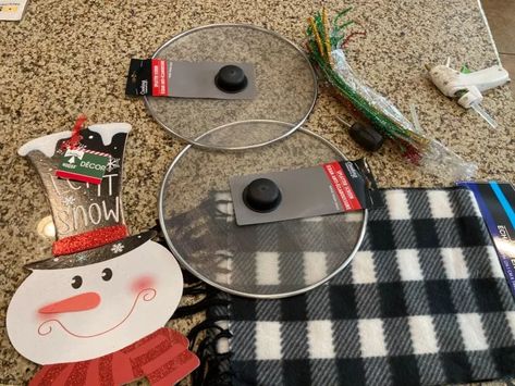 Diy Christmas Snowman, Holiday Mason Jar, Splatter Screens, Snowman Sign, Diy Snowman, Unique Gift Wrapping, Snowman Crafts, Easy Christmas Diy, Dollar Tree Crafts