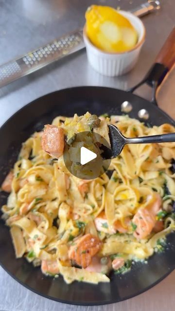 Foodsteer on Instagram: "Creamy Lemon Salmon Pasta
By @chefsofiaa 

Ingredients: 
(2 person)

•Salmon 10.5oz / 300 g
•Pasta 12oz / 340 g 
•Butter 0.7oz / 20 g
•A little extra virgin olive oil
•Heavy cream 7oz / 200 ml
•Zest of one lemon
•Grated Parmesan 1oz / 30 g
•Capers 10-15 pcs
•Fresh parsley, salt and pepper to taste

This is not an authentic Italian recipe! This is my cooking style 😅I am writing in advance so that the Italians do not worry 🫶

👌Be sure to cook the pasta in advance until al dente.
♨️The salmon is cut into cubes and pan-fried in butter and olive oil. Cook the salmon very quickly over high heat for 1-2 minutes. 
•Use heavy cream 
•Add grated parmesan at the end.

•Salmon

You can use fresh or frozen salmon for this recipe.

•Pasta Water

The starch in the pasta water Italian Style Salmon, Angel Hair Pasta With Salmon, White Wine Salmon Pasta, Creamy Lemon Salmon Pasta, Creamy Tuscan Salmon Pasta, Salmon Florentine Recipe, Creamy Salmon Pasta, Salmon Pasta Recipes, Quick Pasta