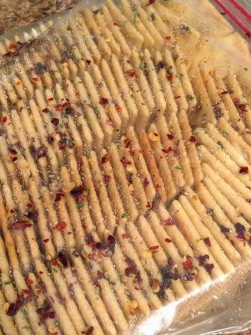 Alabama Firecrackers Recipes, No Bake Firecracker Crackers, Texas Firecrackers Recipe, Texas Firecrackers, Firecrackers Saltines, Firecracker Recipe, Fire Crackers Recipe, How To Make Firecrackers, Firecracker Crackers