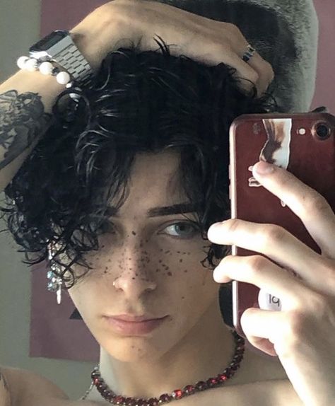 eboy black wavy hair curtain bangs middle partung guy freckles hot tiktok Grunge Boy Aesthetic, Gauge Burek, Dani California, Eboy Aesthetic, Grunge Boys, Heir Of Atticus, Black Hair Boy, Grunge Guys, Grunge Boy