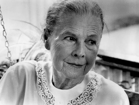 Ruth Gordon: On Assholes Ruth Gordon, Advanced Style, Feminine Power, Meryl Streep, Keep Moving, Little Red Riding Hood, True Beauty, Strong Women, Good People