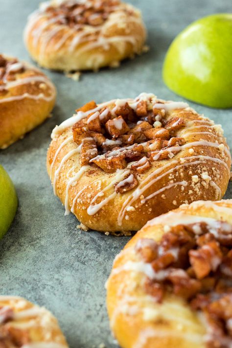 Apple Kolaches, How To Make Icing, Diced Apples, Cooked Apples, Cinnamon Apple, Fruit Dessert, Creamed Eggs, Fall Food, Sweet Roll