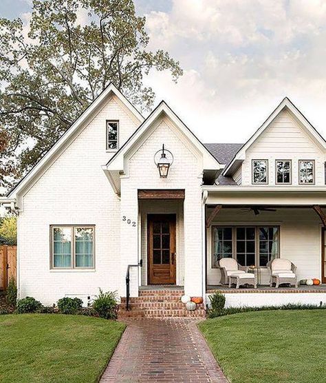 Modern Home Exteriors that Made Us 😍 — Farmhouse Living Brick Paint Colors, White Exterior Paint Colors, White Exterior Paint, White Exterior Houses, Best Exterior Paint, Painted Brick House, Farmhouse Exterior Design, House Paint Color Combination, Brick Exterior House