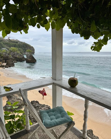 Few places I’d highly recommend in Uluwatu, Bali: 👇🏼 ☕️ Salty Coffee - lovely spot for breakfast near Bingin Beach. They do sweet and savoury waffles, and really delicious coffee and smoothies. 🧘🏻‍♀️Temple Lodge Yoga - technically a hotel, but they offer yoga classes for everyone, not just hotel guests. Located right over the cliff on the way to Bingin. 📚 The Sun & Surf Stay - The BnB we stayed in for a few nights. They have a cafe right on the beach, with the most perfect and peaceful vi... Savoury Waffles, Bingin Beach, Bali Uluwatu, Unique Sauces, Bali Trip, Uluwatu Bali, Bali Beaches, Beach Cafe, Cute Cafe