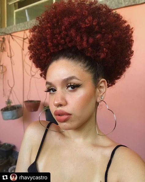 Red Afro, Rose Gold Hair Brunette, Dyed Hair Inspiration, Afro Textured Hair, Pelo Afro, Dyed Natural Hair, Queen Hair, Natural Hair Inspiration, Rose Gold Hair