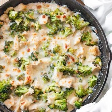 All Day I Dream About Food Keto, Keto Chicken Broccoli Casserole, Keto Chicken Broccoli, Alfredo Casserole, Keto Dinner Recipe, Chicken Broccoli Alfredo, Healthy Low Carb Dinners, Broccoli Alfredo, Broccoli Chicken