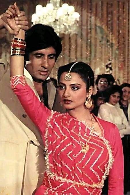 Rekha Amitabh, Live Fish Wallpaper, Bollywood Retro, Indian Wedding Video, Bollywood Pictures, Amitabh Bachchan, Photo Art Gallery, Wedding Video, Bollywood Actors