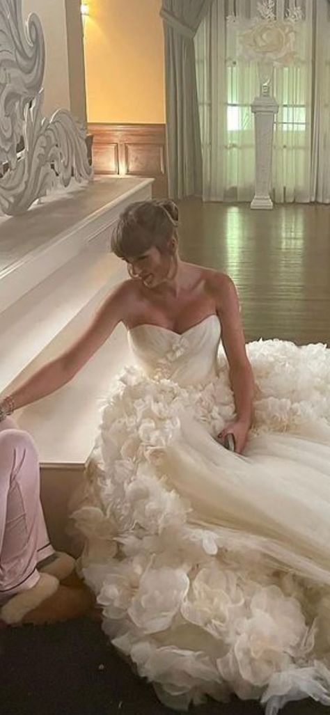 Taylor Swift Wedding, Taylor Swift Legs, Aesthetic Era, Taylor Swift Party, Taylor Lyrics, Taylor Swift Funny, Swift 3, Taylor Swift Pictures, Taylor Swift Style