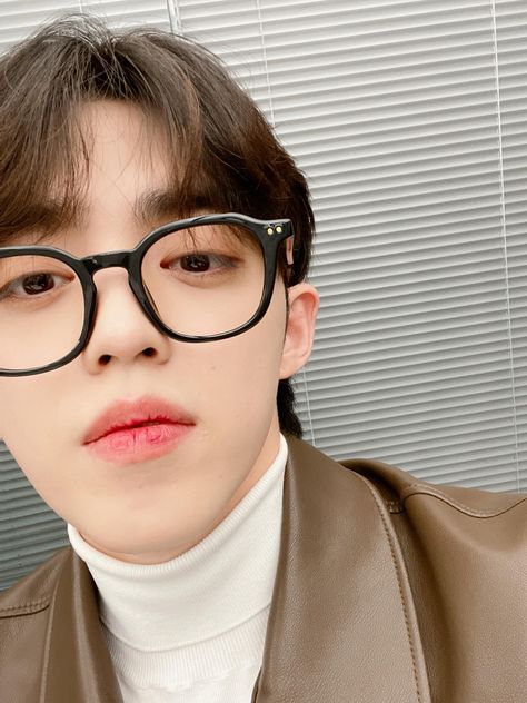 S.coups ♡ #seventeen S.coups Selca, Choi Seungcheol, S.coups Seventeen, S Coups, Seventeen Scoups, Seventeen Wallpapers, Instagram Update, Seventeen, In This Moment