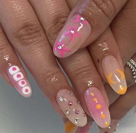 Outfits Euphoria, Mathilda Djerf, Winter Editorial, Stylish Nail Art, Nail Design Glitter, Hello Nails, Summery Nails, Classy Acrylic Nails, Almond Acrylic Nails