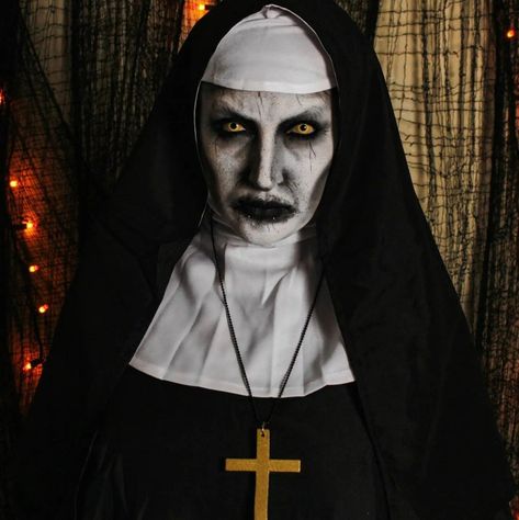 Halloween Mannequin, Halloween Decorations Party Scary, Nun Halloween Costume, Sfx Ideas, Makeup Witch, Nun Halloween, Coloured Contacts, Halloween Makeup Witch, Mannequin Challenge